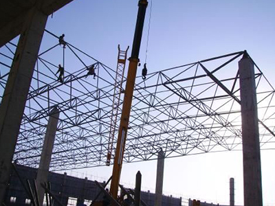 給山西鋼結(jié)構(gòu)網(wǎng)架造成損壞的因素都有哪些？